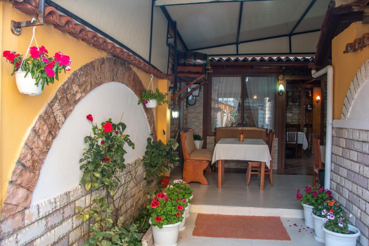 Vila Korani Bed & Breakfast Tirana Exterior photo