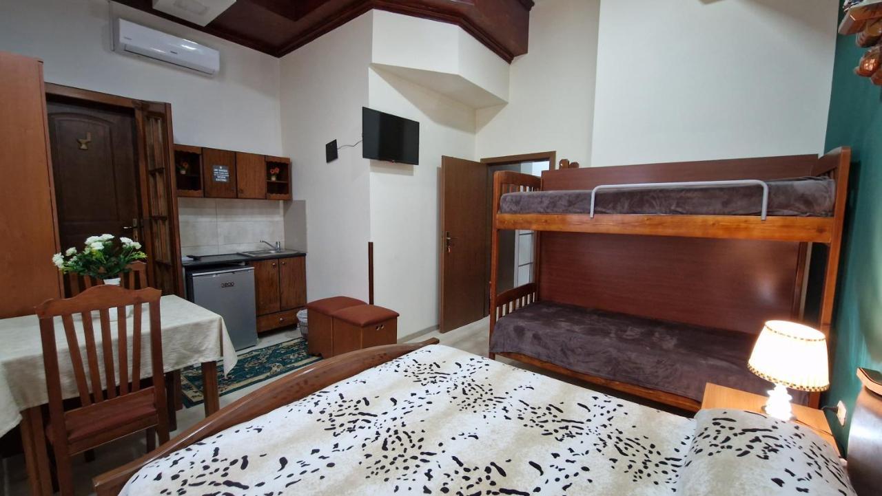 Vila Korani Bed & Breakfast Tirana Exterior photo