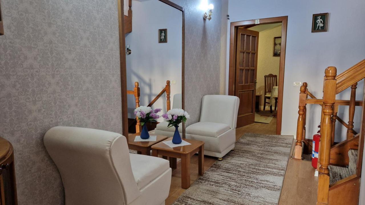 Vila Korani Bed & Breakfast Tirana Exterior photo